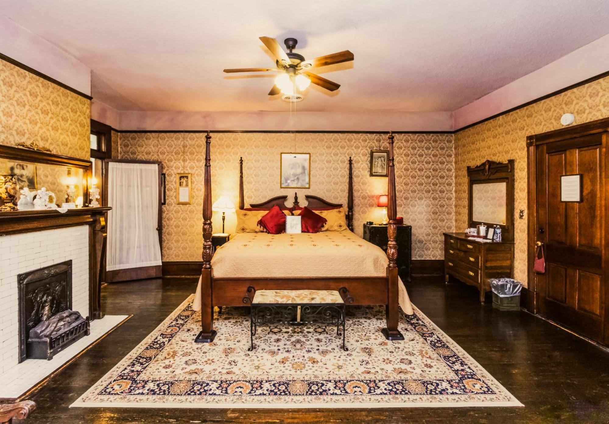 Simmons-Bond Inn Bed & Breakfast Toccoa 部屋 写真
