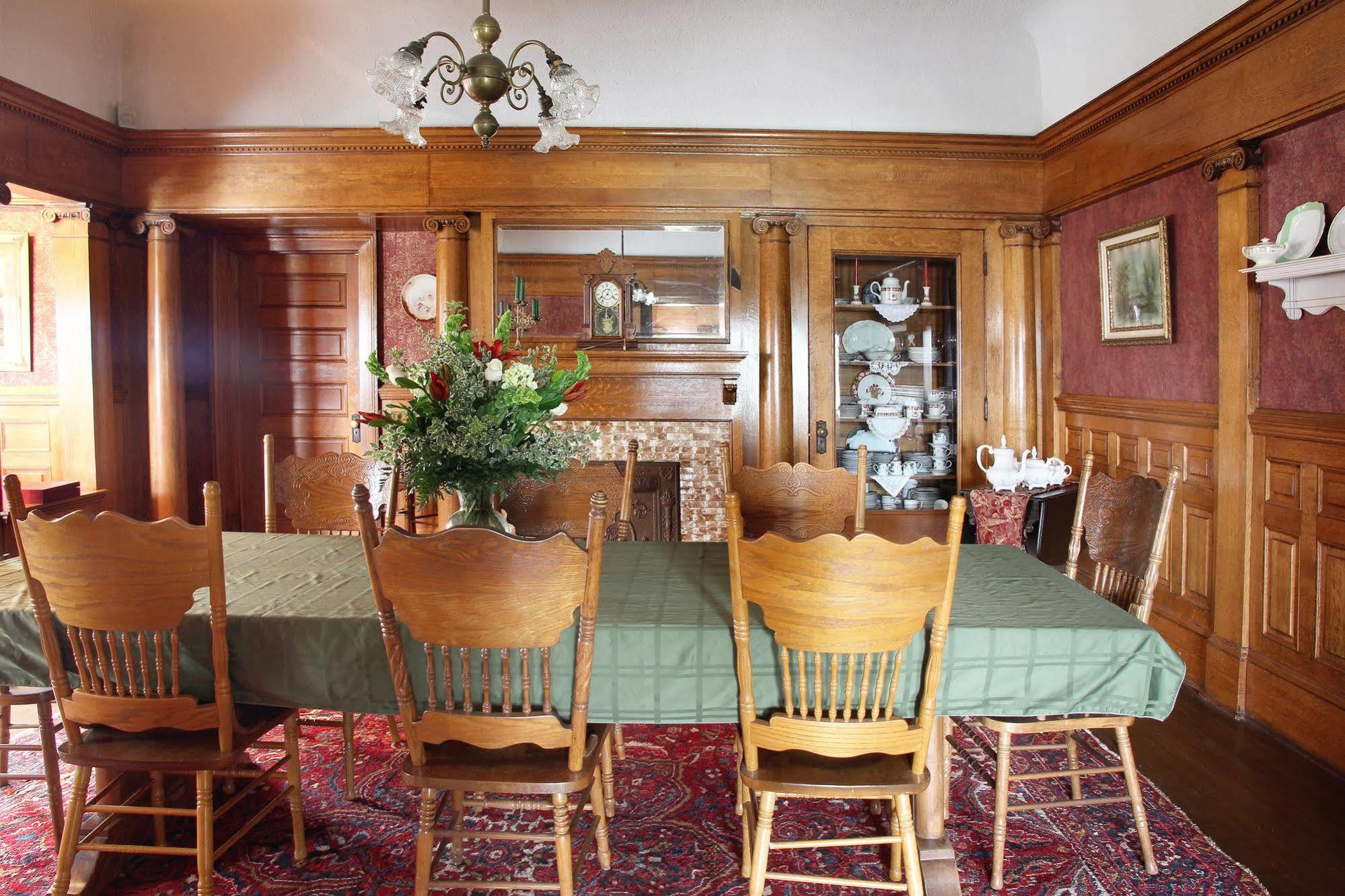 Simmons-Bond Inn Bed & Breakfast Toccoa エクステリア 写真