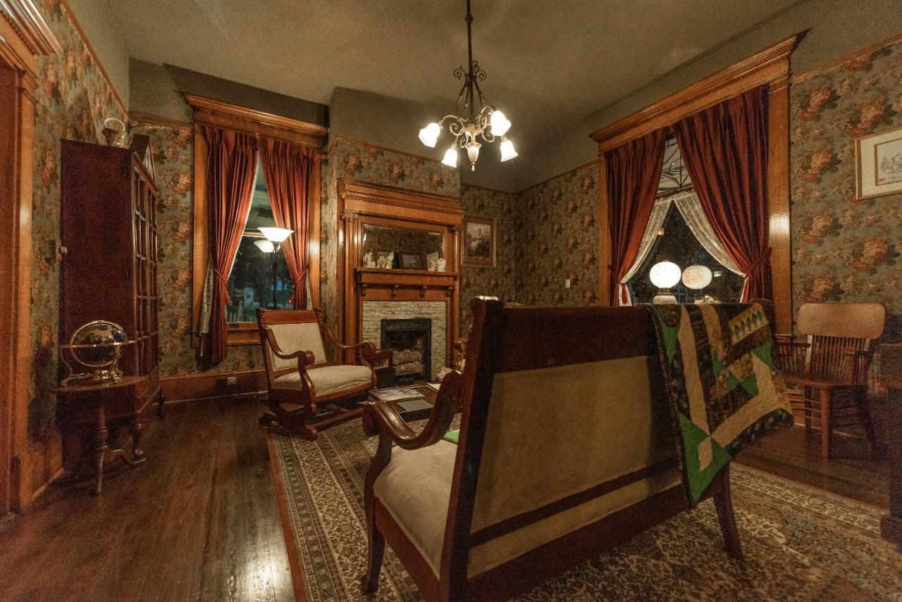 Simmons-Bond Inn Bed & Breakfast Toccoa エクステリア 写真